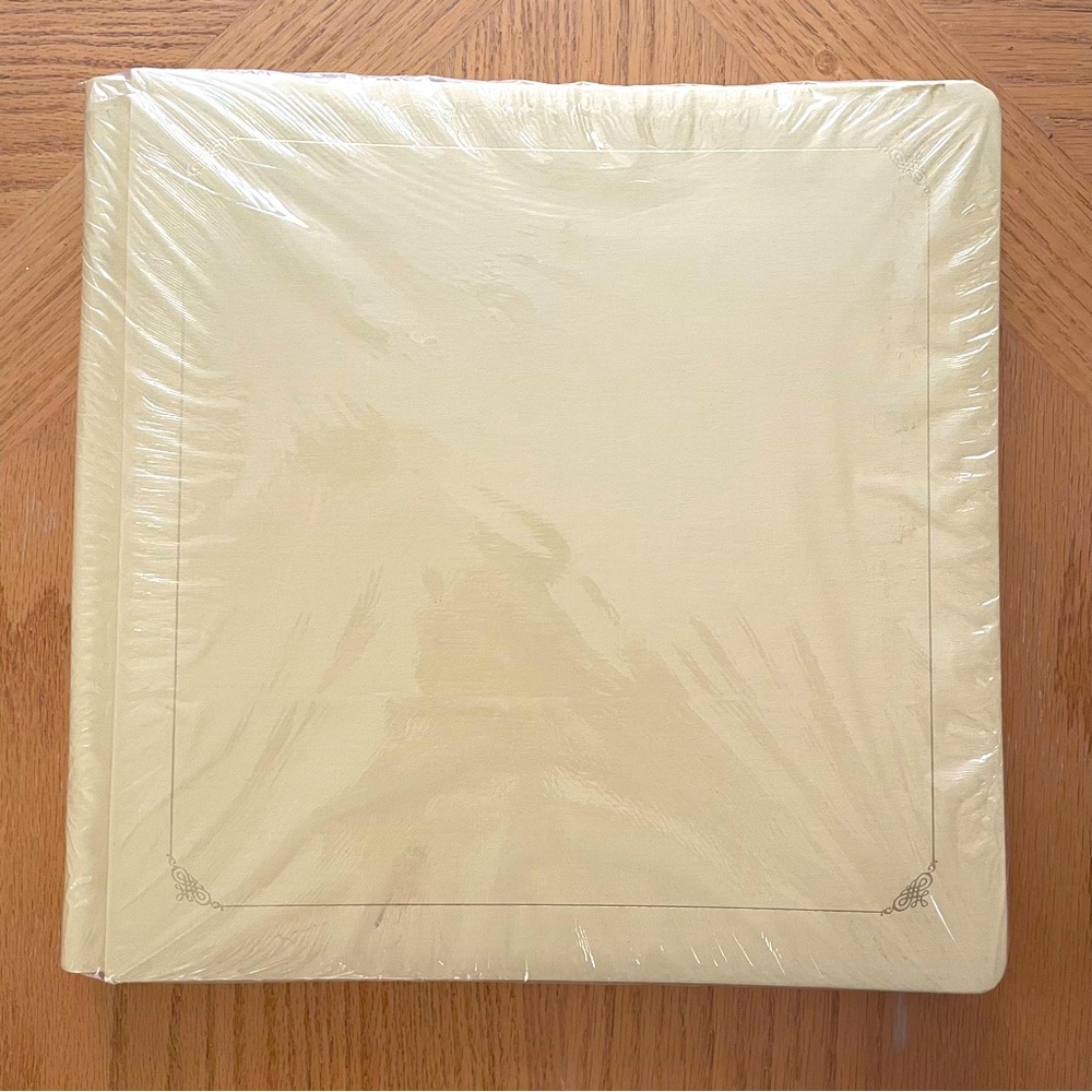 SCRAPBOOK - Creative Memories light yellow 12x12 scrapbook